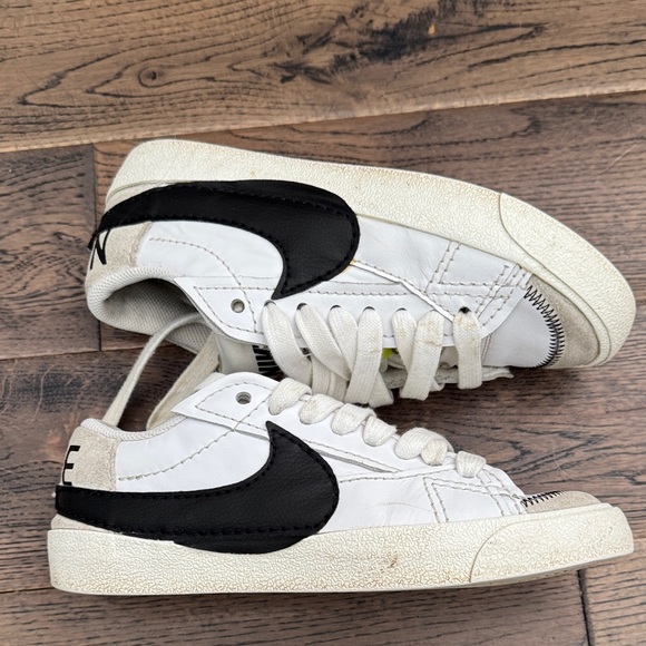 Nike Big Kids size 6 sneakers - Picture 2 of 12